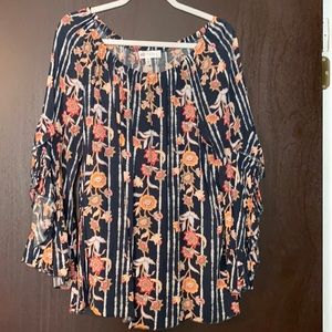 Navy floral Top size XL